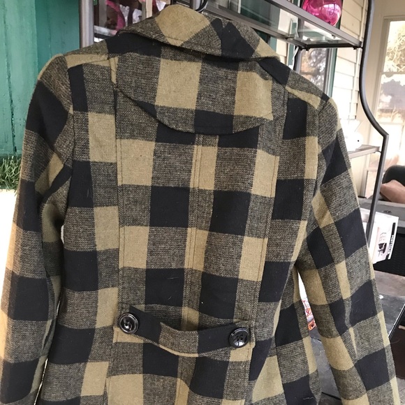 Green and black plaid jacket - Picture 2 of 7